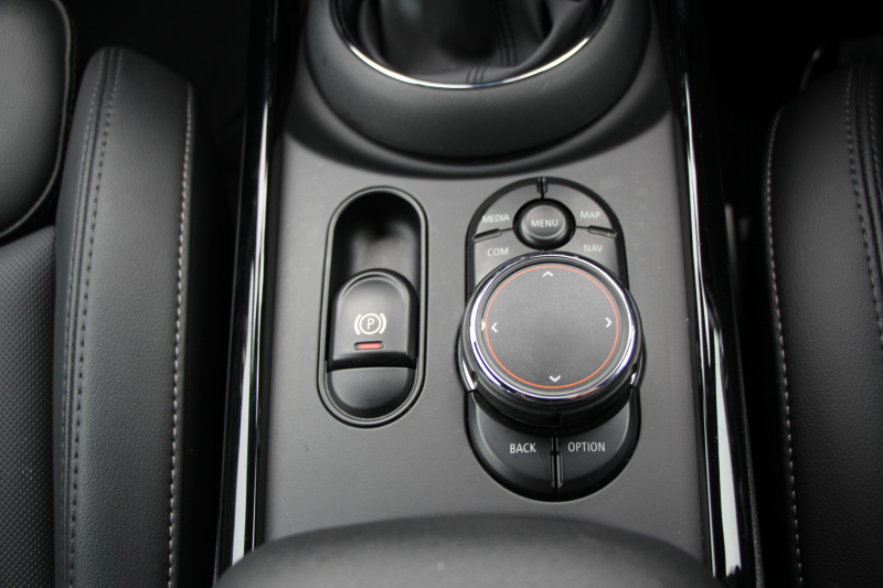 MINI(ミニ) ミニ MINI ｸｰﾊﾟｰD ｸﾗﾌﾞﾏﾝ ﾌﾞﾙｰﾉｰﾄﾄｰｷｮｰｴﾃﾞｨｼｮﾝ 限定車 1ｵｰﾅ ﾋｰﾀｰ付ﾚｻﾞﾚｯﾄｼｰﾄ/ｶｰﾎﾞﾝﾌﾞﾗｯｸ 追従ACC 衝突軽減ﾌﾞﾚｰｷ ﾃﾞｨｰｾﾞﾙ燃費22㎞/L 純正ﾅﾋﾞBｶﾒﾗ Bluetooth接続 LEDﾍｯﾄﾞﾗｲﾄ&ﾌｫｸﾞｽﾏｰﾄｷｰ 2年保証