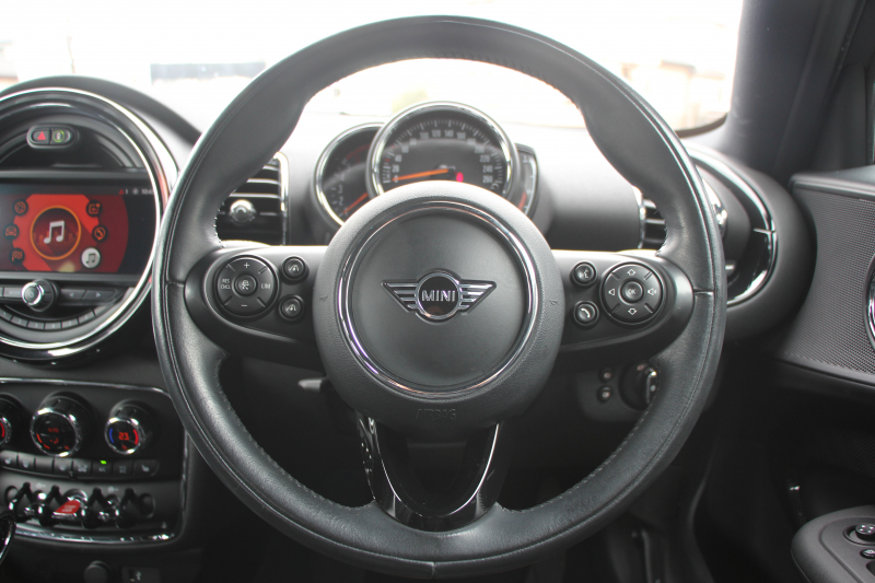 MINI(ミニ) ミニ MINI ｸｰﾊﾟｰD ｸﾗﾌﾞﾏﾝ ﾌﾞﾙｰﾉｰﾄﾄｰｷｮｰｴﾃﾞｨｼｮﾝ 限定車 1ｵｰﾅ ﾋｰﾀｰ付ﾚｻﾞﾚｯﾄｼｰﾄ/ｶｰﾎﾞﾝﾌﾞﾗｯｸ 追従ACC 衝突軽減ﾌﾞﾚｰｷ ﾃﾞｨｰｾﾞﾙ燃費22㎞/L 純正ﾅﾋﾞBｶﾒﾗ Bluetooth接続 LEDﾍｯﾄﾞﾗｲﾄ&ﾌｫｸﾞｽﾏｰﾄｷｰ 2年保証