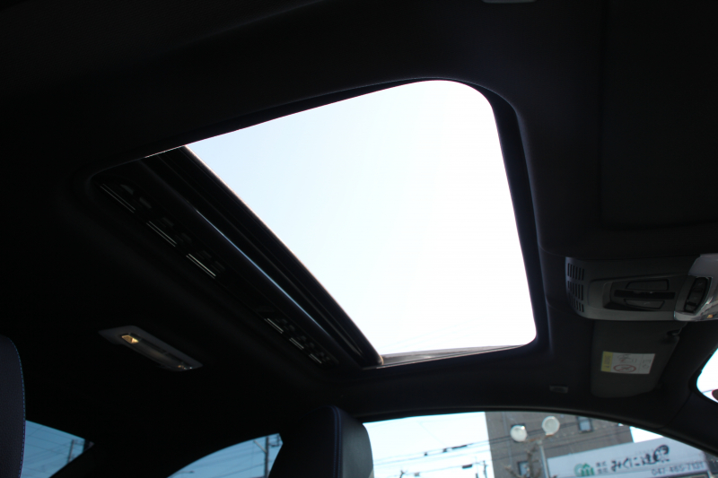 BMW Mシリーズ M2ｸｰﾍﾟMDCT ｻﾝﾙｰﾌ 370馬力 直6ﾀｰﾎﾞ7速DCT ﾋｰﾀｰ黒革 ﾊｰﾏﾝｶｰﾄﾞﾝｻｳﾝﾄﾞﾌﾙｾｸﾞTV HDDﾅﾋﾞBｶﾒﾗ 専用19AW 衝突軽減ﾌﾞﾚｰｷ 車線逸脱警告 歩行者警告 ﾌﾞﾚｰｷ付ｸﾙｺﾝ ｽﾏｰﾄｷｰ ｶｰﾎﾞﾝｲﾝﾃﾘｱﾄﾘﾑ ﾊﾟﾄﾞﾙｼﾌﾄ 2年保証