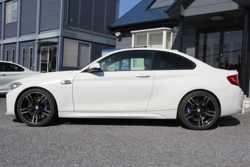 BMW Mシリーズ M2ｸｰﾍﾟMDCT ｻﾝﾙｰﾌ 370馬力 直6ﾀｰﾎﾞ7速DCT ﾋｰﾀｰ黒革 ﾊｰﾏﾝｶｰﾄﾞﾝｻｳﾝﾄﾞﾌﾙｾｸﾞTV HDDﾅﾋﾞBｶﾒﾗ 専用19AW 衝突軽減ﾌﾞﾚｰｷ 車線逸脱警告 歩行者警告 ﾌﾞﾚｰｷ付ｸﾙｺﾝ ｽﾏｰﾄｷｰ ｶｰﾎﾞﾝｲﾝﾃﾘｱﾄﾘﾑ ﾊﾟﾄﾞﾙｼﾌﾄ 2年保証