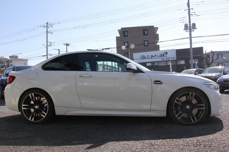 BMW Mシリーズ M2ｸｰﾍﾟMDCT ｻﾝﾙｰﾌ 370馬力 直6ﾀｰﾎﾞ7速DCT ﾋｰﾀｰ黒革 ﾊｰﾏﾝｶｰﾄﾞﾝｻｳﾝﾄﾞﾌﾙｾｸﾞTV HDDﾅﾋﾞBｶﾒﾗ 専用19AW 衝突軽減ﾌﾞﾚｰｷ 車線逸脱警告 歩行者警告 ﾌﾞﾚｰｷ付ｸﾙｺﾝ ｽﾏｰﾄｷｰ ｶｰﾎﾞﾝｲﾝﾃﾘｱﾄﾘﾑ ﾊﾟﾄﾞﾙｼﾌﾄ 2年保証