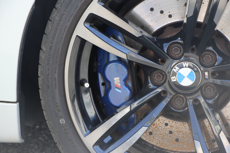 BMW Mシリーズ M2ｸｰﾍﾟMDCT ｻﾝﾙｰﾌ 370馬力 直6ﾀｰﾎﾞ7速DCT ﾋｰﾀｰ黒革 ﾊｰﾏﾝｶｰﾄﾞﾝｻｳﾝﾄﾞﾌﾙｾｸﾞTV HDDﾅﾋﾞBｶﾒﾗ 専用19AW 衝突軽減ﾌﾞﾚｰｷ 車線逸脱警告 歩行者警告 ﾌﾞﾚｰｷ付ｸﾙｺﾝ ｽﾏｰﾄｷｰ ｶｰﾎﾞﾝｲﾝﾃﾘｱﾄﾘﾑ ﾊﾟﾄﾞﾙｼﾌﾄ 2年保証