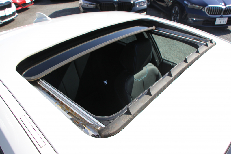 BMW Mシリーズ M2ｸｰﾍﾟMDCT ｻﾝﾙｰﾌ 370馬力 直6ﾀｰﾎﾞ7速DCT ﾋｰﾀｰ黒革 ﾊｰﾏﾝｶｰﾄﾞﾝｻｳﾝﾄﾞﾌﾙｾｸﾞTV HDDﾅﾋﾞBｶﾒﾗ 専用19AW 衝突軽減ﾌﾞﾚｰｷ 車線逸脱警告 歩行者警告 ﾌﾞﾚｰｷ付ｸﾙｺﾝ ｽﾏｰﾄｷｰ ｶｰﾎﾞﾝｲﾝﾃﾘｱﾄﾘﾑ ﾊﾟﾄﾞﾙｼﾌﾄ 2年保証