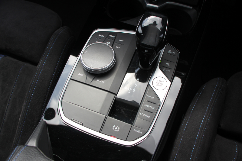 BMW 1シリーズ M135i Xdrive ﾃﾞﾋﾞｭｰP ｺﾝﾌｫｰﾄP 4WD 306馬力 Mｽﾎﾟｰﾂｼｰﾄ ｱﾀﾞﾌﾟﾃｨﾌﾞｻｽ Mｼｰﾄﾍﾞﾙﾄ ｼｰﾄﾋｰﾀｰ BMWﾗｲﾌﾞｺｯｸﾋﾟｯﾄ 追従ACC 電動ﾄﾗﾝｸ ｱｯﾌﾟﾙｶｰﾌﾟﾚｲ 純正HDDﾅﾋﾞPｱｼｽﾄ LEDﾍｯﾄﾞﾗｲﾄ ﾚｰﾝC警告 衝突軽減ﾌﾞﾚｰｷ 2年保証