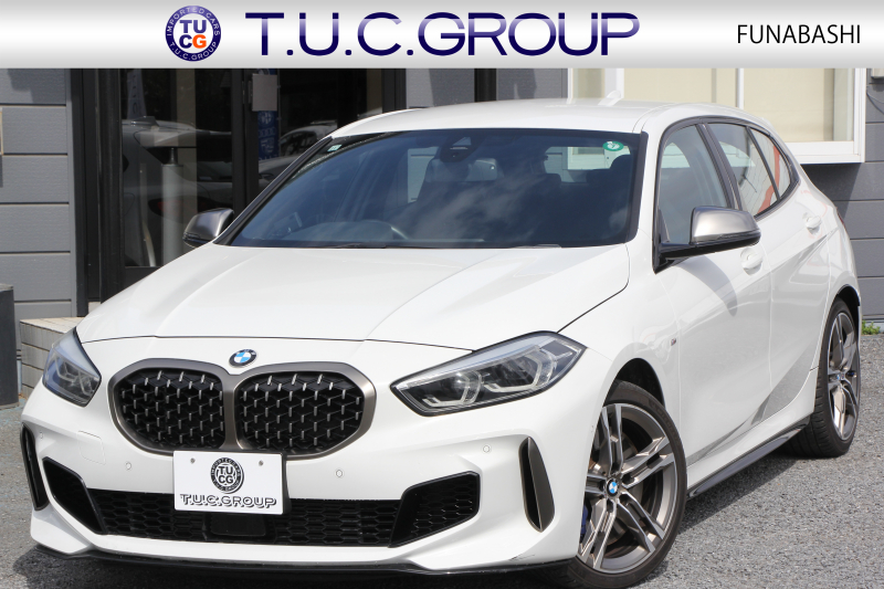 BMW 1シリーズ M135i Xdrive ﾃﾞﾋﾞｭｰP ｺﾝﾌｫｰﾄP 4WD 306馬力 Mｽﾎﾟｰﾂｼｰﾄ ｱﾀﾞﾌﾟﾃｨﾌﾞｻｽ Mｼｰﾄﾍﾞﾙﾄ ｼｰﾄﾋｰﾀｰ BMWﾗｲﾌﾞｺｯｸﾋﾟｯﾄ 追従ACC 電動ﾄﾗﾝｸ ｱｯﾌﾟﾙｶｰﾌﾟﾚｲ 純正HDDﾅﾋﾞPｱｼｽﾄ LEDﾍｯﾄﾞﾗｲﾄ ﾚｰﾝC警告 衝突軽減ﾌﾞﾚｰｷ 2年保証