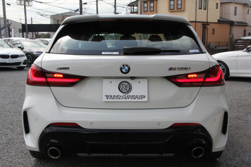 BMW 1シリーズ M135i Xdrive ﾃﾞﾋﾞｭｰP ｺﾝﾌｫｰﾄP 4WD 306馬力 Mｽﾎﾟｰﾂｼｰﾄ ｱﾀﾞﾌﾟﾃｨﾌﾞｻｽ Mｼｰﾄﾍﾞﾙﾄ ｼｰﾄﾋｰﾀｰ BMWﾗｲﾌﾞｺｯｸﾋﾟｯﾄ 追従ACC 電動ﾄﾗﾝｸ ｱｯﾌﾟﾙｶｰﾌﾟﾚｲ 純正HDDﾅﾋﾞPｱｼｽﾄ LEDﾍｯﾄﾞﾗｲﾄ ﾚｰﾝC警告 衝突軽減ﾌﾞﾚｰｷ 2年保証