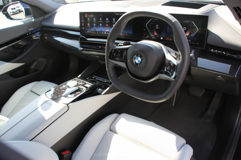 BMW 5シリーズ 523i ｴｸｽｸﾙｰｼﾌﾞｾﾚｸﾄP ｺﾝﾌｫｰﾄﾄﾞﾗｲﾋﾞﾝｸﾞP EXCﾒﾘﾉﾚｻﾞｰP ﾌﾟﾗｽP G60現行ﾓﾃﾞﾙ 新車保証 ﾊﾟﾉﾗﾏｻﾝR ｺﾝﾋﾞﾚｻﾞｰ ﾍﾞﾝﾁﾚｰｼｮﾝ 全席ｼｰﾄﾋｰﾀｰ ｱﾀﾞﾌﾟﾃｨﾌﾞｻｽ 4ｿﾞｰﾝｴｱｺﾝ 20AW ｶｰﾌﾞﾄﾞﾃﾞｨｽﾌﾟﾚｲ ﾊｰﾏﾝｶｰﾄﾞﾝ 2年保証