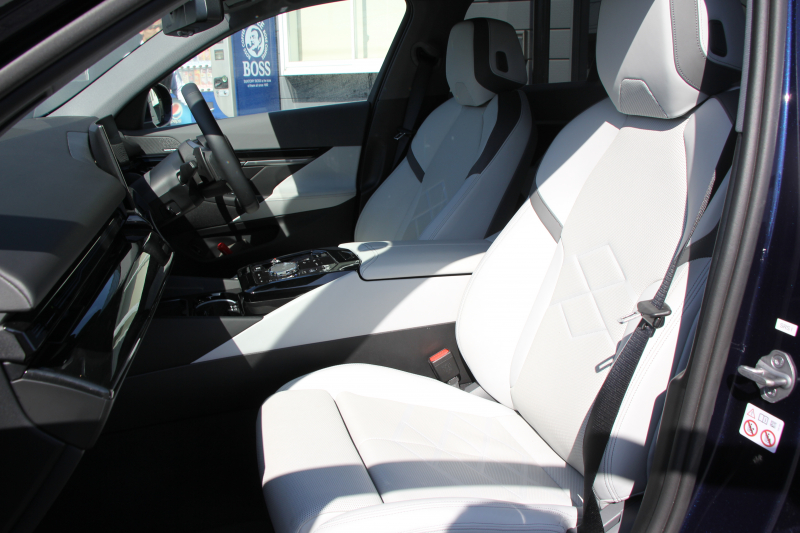 BMW 5シリーズ 523i ｴｸｽｸﾙｰｼﾌﾞｾﾚｸﾄP ｺﾝﾌｫｰﾄﾄﾞﾗｲﾋﾞﾝｸﾞP EXCﾒﾘﾉﾚｻﾞｰP ﾌﾟﾗｽP G60現行ﾓﾃﾞﾙ 新車保証 ﾊﾟﾉﾗﾏｻﾝR ｺﾝﾋﾞﾚｻﾞｰ ﾍﾞﾝﾁﾚｰｼｮﾝ 全席ｼｰﾄﾋｰﾀｰ ｱﾀﾞﾌﾟﾃｨﾌﾞｻｽ 4ｿﾞｰﾝｴｱｺﾝ 20AW ｶｰﾌﾞﾄﾞﾃﾞｨｽﾌﾟﾚｲ ﾊｰﾏﾝｶｰﾄﾞﾝ 2年保証