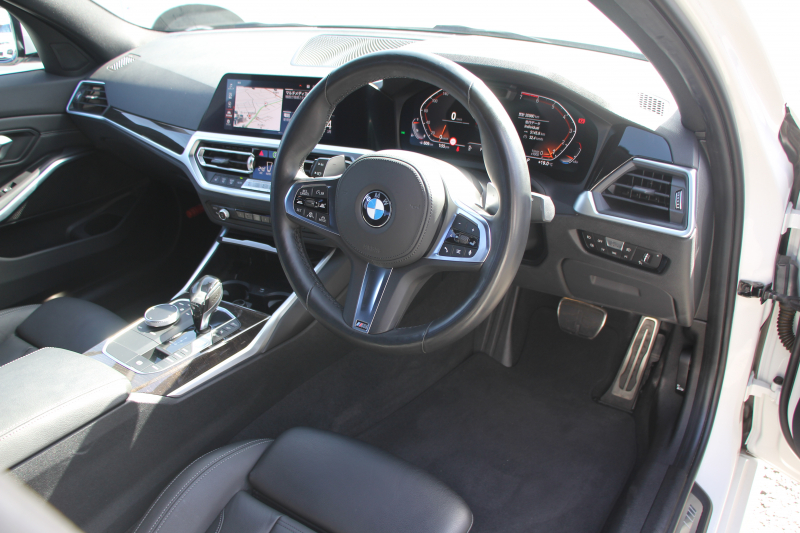 BMW 3シリーズ 320i Mｽﾎﾟｰﾂ ﾊｲﾗｲﾝ ｺﾝﾌｫｰﾄP ﾋｰﾀｰ黒革 360度ｶﾒﾗ 電動ﾄﾗﾝｸ Hi-fiｽﾋﾟｰｶｰ 追従ACC ｽﾃｱﾘﾝｸﾞｻﾎﾟｰﾄ ﾀｯﾁ画面HDDﾅﾋﾞｱｯﾌﾟﾙｶｰﾌﾟﾚｲ LEDﾍｯﾄﾞﾗｲﾄ ｵｰﾄﾊｲﾋﾞｰﾑ 専用ｴｱﾛ ﾜｲﾔﾚｽ充電 Pｱｼｽﾄﾌﾟﾗｽ PDC緊急ﾌﾞﾚｰｷ 2年保証