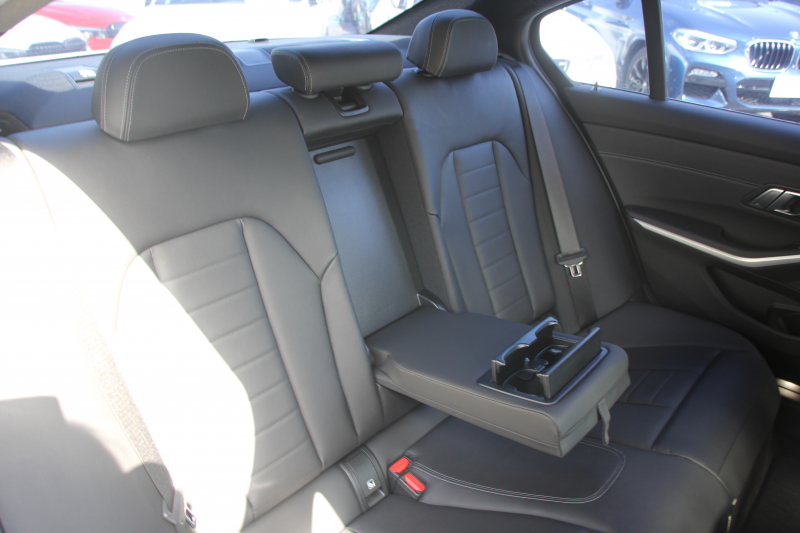 BMW 3シリーズ 320i Mｽﾎﾟｰﾂ ﾊｲﾗｲﾝ ｺﾝﾌｫｰﾄP ﾋｰﾀｰ黒革 360度ｶﾒﾗ 電動ﾄﾗﾝｸ Hi-fiｽﾋﾟｰｶｰ 追従ACC ｽﾃｱﾘﾝｸﾞｻﾎﾟｰﾄ ﾀｯﾁ画面HDDﾅﾋﾞｱｯﾌﾟﾙｶｰﾌﾟﾚｲ LEDﾍｯﾄﾞﾗｲﾄ ｵｰﾄﾊｲﾋﾞｰﾑ 専用ｴｱﾛ ﾜｲﾔﾚｽ充電 Pｱｼｽﾄﾌﾟﾗｽ PDC緊急ﾌﾞﾚｰｷ 2年保証