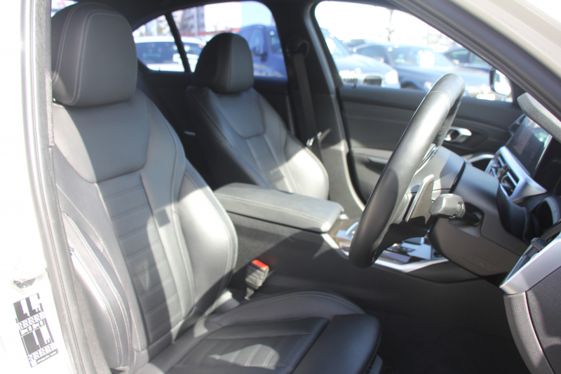 BMW 3シリーズ 320i Mｽﾎﾟｰﾂ ﾊｲﾗｲﾝ ｺﾝﾌｫｰﾄP ﾋｰﾀｰ黒革 360度ｶﾒﾗ 電動ﾄﾗﾝｸ Hi-fiｽﾋﾟｰｶｰ 追従ACC ｽﾃｱﾘﾝｸﾞｻﾎﾟｰﾄ ﾀｯﾁ画面HDDﾅﾋﾞｱｯﾌﾟﾙｶｰﾌﾟﾚｲ LEDﾍｯﾄﾞﾗｲﾄ ｵｰﾄﾊｲﾋﾞｰﾑ 専用ｴｱﾛ ﾜｲﾔﾚｽ充電 Pｱｼｽﾄﾌﾟﾗｽ PDC緊急ﾌﾞﾚｰｷ 2年保証