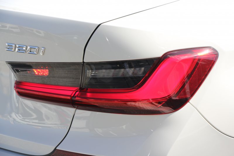 BMW 3シリーズ 320i Mｽﾎﾟｰﾂ ﾊｲﾗｲﾝ ｺﾝﾌｫｰﾄP ﾋｰﾀｰ黒革 360度ｶﾒﾗ 電動ﾄﾗﾝｸ Hi-fiｽﾋﾟｰｶｰ 追従ACC ｽﾃｱﾘﾝｸﾞｻﾎﾟｰﾄ ﾀｯﾁ画面HDDﾅﾋﾞｱｯﾌﾟﾙｶｰﾌﾟﾚｲ LEDﾍｯﾄﾞﾗｲﾄ ｵｰﾄﾊｲﾋﾞｰﾑ 専用ｴｱﾛ ﾜｲﾔﾚｽ充電 Pｱｼｽﾄﾌﾟﾗｽ PDC緊急ﾌﾞﾚｰｷ 2年保証