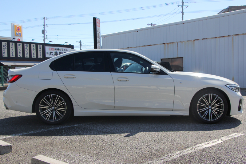BMW 3シリーズ 320i Mｽﾎﾟｰﾂ ｻｳﾝﾄﾞP ｺﾝﾌｫｰﾄP 1ｵﾅ ﾊｰﾏﾝｶｰﾄﾞﾝ ｱｺｰｽﾃｨｯｸｶﾞﾗｽ ｼｰﾄﾋｰﾀｰ 追従ACC ｽﾃｱﾘﾝｸﾞｻﾎﾟｰﾄ BMWﾗｲﾌﾞｺｯｸﾋﾟｯﾄﾞLEDﾍｯﾄﾞﾗｲﾄ ｵｰﾄﾊｲﾋﾞｰﾑ ﾜｲﾔﾚｽ充電 ｱﾝﾋﾞｴﾝﾄﾗｲﾄ 電動ﾄﾗﾝｸ ｱｯﾌﾟﾙｶｰﾌﾟﾚｲ ﾀｯﾁ画面ﾅﾋﾞ2年保証