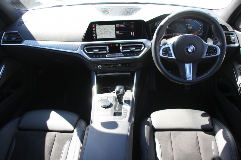 BMW 3シリーズ 320i Mｽﾎﾟｰﾂ ｻｳﾝﾄﾞP ｺﾝﾌｫｰﾄP 1ｵﾅ ﾊｰﾏﾝｶｰﾄﾞﾝ ｱｺｰｽﾃｨｯｸｶﾞﾗｽ ｼｰﾄﾋｰﾀｰ 追従ACC ｽﾃｱﾘﾝｸﾞｻﾎﾟｰﾄ BMWﾗｲﾌﾞｺｯｸﾋﾟｯﾄﾞLEDﾍｯﾄﾞﾗｲﾄ ｵｰﾄﾊｲﾋﾞｰﾑ ﾜｲﾔﾚｽ充電 ｱﾝﾋﾞｴﾝﾄﾗｲﾄ 電動ﾄﾗﾝｸ ｱｯﾌﾟﾙｶｰﾌﾟﾚｲ ﾀｯﾁ画面ﾅﾋﾞ2年保証