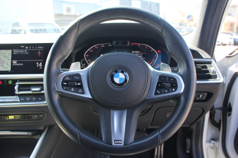 BMW 3シリーズ 320i Mｽﾎﾟｰﾂ ｻｳﾝﾄﾞP ｺﾝﾌｫｰﾄP 1ｵﾅ ﾊｰﾏﾝｶｰﾄﾞﾝ ｱｺｰｽﾃｨｯｸｶﾞﾗｽ ｼｰﾄﾋｰﾀｰ 追従ACC ｽﾃｱﾘﾝｸﾞｻﾎﾟｰﾄ BMWﾗｲﾌﾞｺｯｸﾋﾟｯﾄﾞLEDﾍｯﾄﾞﾗｲﾄ ｵｰﾄﾊｲﾋﾞｰﾑ ﾜｲﾔﾚｽ充電 ｱﾝﾋﾞｴﾝﾄﾗｲﾄ 電動ﾄﾗﾝｸ ｱｯﾌﾟﾙｶｰﾌﾟﾚｲ ﾀｯﾁ画面ﾅﾋﾞ2年保証