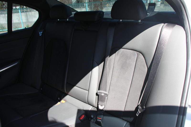 BMW 3シリーズ 320i Mｽﾎﾟｰﾂ ｻｳﾝﾄﾞP ｺﾝﾌｫｰﾄP 1ｵﾅ ﾊｰﾏﾝｶｰﾄﾞﾝ ｱｺｰｽﾃｨｯｸｶﾞﾗｽ ｼｰﾄﾋｰﾀｰ 追従ACC ｽﾃｱﾘﾝｸﾞｻﾎﾟｰﾄ BMWﾗｲﾌﾞｺｯｸﾋﾟｯﾄﾞLEDﾍｯﾄﾞﾗｲﾄ ｵｰﾄﾊｲﾋﾞｰﾑ ﾜｲﾔﾚｽ充電 ｱﾝﾋﾞｴﾝﾄﾗｲﾄ 電動ﾄﾗﾝｸ ｱｯﾌﾟﾙｶｰﾌﾟﾚｲ ﾀｯﾁ画面ﾅﾋﾞ2年保証