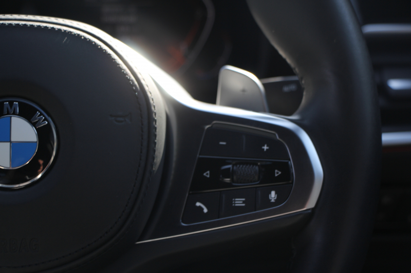 BMW 3シリーズ 320d Xdrive Mｽﾎﾟｰﾂ ﾃﾞﾋﾞｭｰP ｺﾝﾌｫｰﾄP 4WD 真珠色 1ｵｰﾅ ﾋｰﾀｰ黒革 専用ﾌﾞﾙｰｽﾃｯﾁ 19AW LEDﾍｯﾄﾞﾗｲﾄ 追従ACC ｽﾃｱﾘﾝｸﾞｻﾎﾟｰﾄ ｱｯﾌﾟﾙｶｰﾌﾟﾚｲ ﾀｯﾁ画面HDDﾅﾋﾞBMWﾗｲﾌﾞｺｯｸﾋﾟｯﾄﾞ電動ﾄﾗﾝｸ Hi-fiｽﾋﾟｰｶｰ ｱﾝﾋﾞｴﾝﾝﾄﾗｲﾄ 2年保証