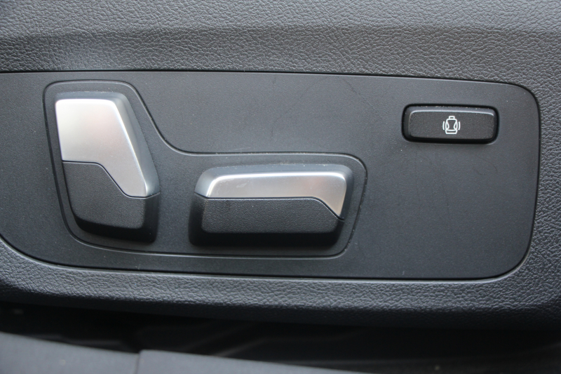 BMW 3シリーズ 320d Xdrive Mｽﾎﾟｰﾂ ﾃﾞﾋﾞｭｰP ｺﾝﾌｫｰﾄP 4WD 真珠色 1ｵｰﾅ ﾋｰﾀｰ黒革 専用ﾌﾞﾙｰｽﾃｯﾁ 19AW LEDﾍｯﾄﾞﾗｲﾄ 追従ACC ｽﾃｱﾘﾝｸﾞｻﾎﾟｰﾄ ｱｯﾌﾟﾙｶｰﾌﾟﾚｲ ﾀｯﾁ画面HDDﾅﾋﾞBMWﾗｲﾌﾞｺｯｸﾋﾟｯﾄﾞ電動ﾄﾗﾝｸ Hi-fiｽﾋﾟｰｶｰ ｱﾝﾋﾞｴﾝﾝﾄﾗｲﾄ 2年保証