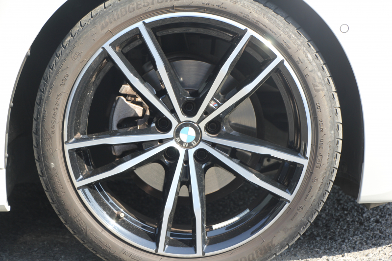 BMW 3シリーズ 320d Xdrive Mｽﾎﾟｰﾂ ﾃﾞﾋﾞｭｰP ｺﾝﾌｫｰﾄP 4WD 真珠色 1ｵｰﾅ ﾋｰﾀｰ黒革 専用ﾌﾞﾙｰｽﾃｯﾁ 19AW LEDﾍｯﾄﾞﾗｲﾄ 追従ACC ｽﾃｱﾘﾝｸﾞｻﾎﾟｰﾄ ｱｯﾌﾟﾙｶｰﾌﾟﾚｲ ﾀｯﾁ画面HDDﾅﾋﾞBMWﾗｲﾌﾞｺｯｸﾋﾟｯﾄﾞ電動ﾄﾗﾝｸ Hi-fiｽﾋﾟｰｶｰ ｱﾝﾋﾞｴﾝﾝﾄﾗｲﾄ 2年保証