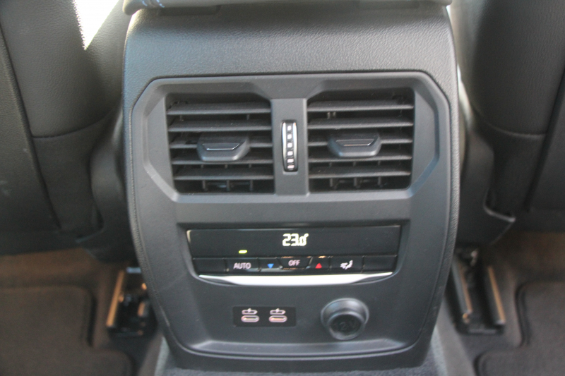 BMW 3シリーズ 320d Xdrive Mｽﾎﾟｰﾂ ﾃﾞﾋﾞｭｰP ｺﾝﾌｫｰﾄP 4WD 真珠色 1ｵｰﾅ ﾋｰﾀｰ黒革 専用ﾌﾞﾙｰｽﾃｯﾁ 19AW LEDﾍｯﾄﾞﾗｲﾄ 追従ACC ｽﾃｱﾘﾝｸﾞｻﾎﾟｰﾄ ｱｯﾌﾟﾙｶｰﾌﾟﾚｲ ﾀｯﾁ画面HDDﾅﾋﾞBMWﾗｲﾌﾞｺｯｸﾋﾟｯﾄﾞ電動ﾄﾗﾝｸ Hi-fiｽﾋﾟｰｶｰ ｱﾝﾋﾞｴﾝﾝﾄﾗｲﾄ 2年保証