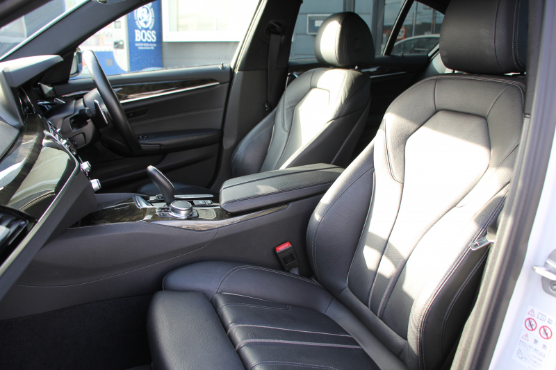 BMW 5シリーズ 530i Mｽﾎﾟｰﾂ 1ｵｰﾅ 高出力 252馬力 ｻﾝﾙｰﾌ 全席ﾋｰﾀｰ黒革 M550i用20ｲﾝﾁAW Mｽﾎﾟｰﾂﾌﾞﾚｰｷ 追従ACC ｽﾃｱﾘﾝｸﾞｻﾎﾟｰﾄ 液晶ﾒｰﾀｰ ﾀｯﾁ画面HDDﾅﾋﾞTV 360度ｶﾒﾗ LEDﾍｯﾄﾞﾗｲﾄ ｵｰﾄﾊｲﾋﾞｰﾑ 電動ﾄﾗﾝｸ 専用ｴｱﾛ 2年保証