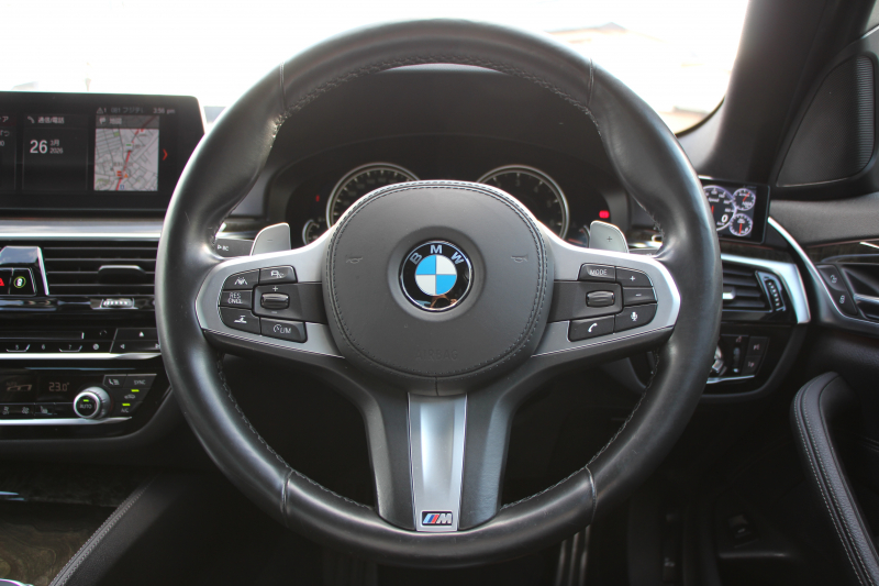 BMW 5シリーズ 530i Mｽﾎﾟｰﾂ 1ｵｰﾅ 高出力 252馬力 ｻﾝﾙｰﾌ 全席ﾋｰﾀｰ黒革 M550i用20ｲﾝﾁAW Mｽﾎﾟｰﾂﾌﾞﾚｰｷ 追従ACC ｽﾃｱﾘﾝｸﾞｻﾎﾟｰﾄ 液晶ﾒｰﾀｰ ﾀｯﾁ画面HDDﾅﾋﾞTV 360度ｶﾒﾗ LEDﾍｯﾄﾞﾗｲﾄ ｵｰﾄﾊｲﾋﾞｰﾑ 電動ﾄﾗﾝｸ 専用ｴｱﾛ 2年保証