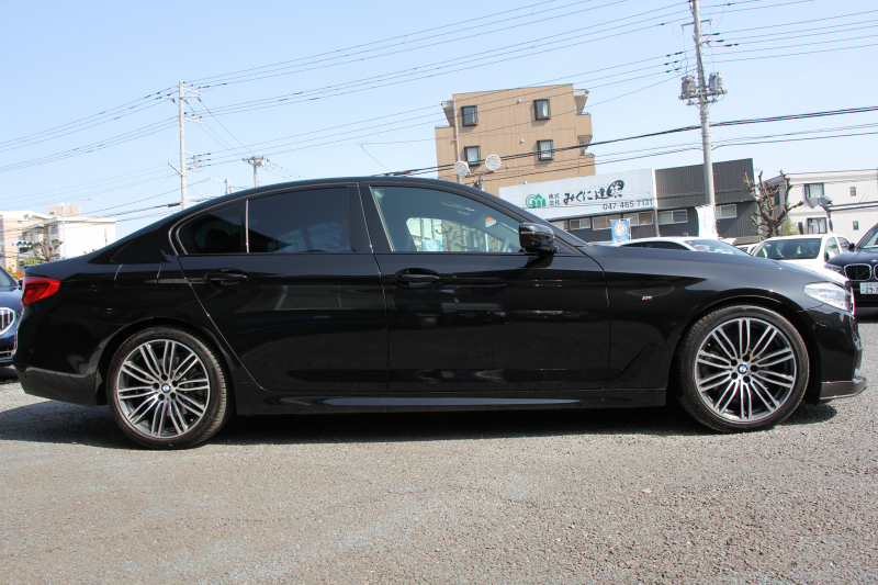 BMW 5シリーズ 523d Mｽﾎﾟｰﾂ ﾊｲﾗｲﾝ 変更後ﾓﾃﾞﾙ 1ｵｰﾅ 新液晶ﾒｰﾀｰ 全席ﾋｰﾀｰ黒革 HUD LEDﾍｯﾄﾞﾗｲﾄ 追従ACC ｽﾃｱﾘﾝｸﾞｻﾎﾟｰﾄ ｵｰﾄﾊｲﾋﾞｰﾑ ﾀｯﾁ画面HDDﾅﾋﾞﾌﾙｾｸﾞTV 360度ｶﾒﾗ 電動ﾄﾗﾝｸ 専用ｴｱﾛ 19AW ﾊﾟﾄﾞﾙｼﾌﾄ ｱﾝﾋﾞｴﾝﾄﾗｲﾄ 2年保証