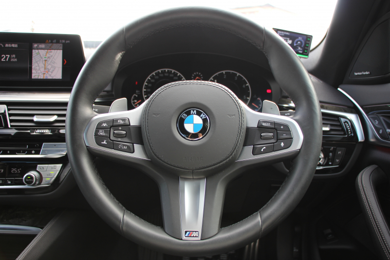 BMW 5シリーズ 523d Mｽﾎﾟｰﾂ ﾊｲﾗｲﾝ 変更後ﾓﾃﾞﾙ 1ｵｰﾅ 新液晶ﾒｰﾀｰ 全席ﾋｰﾀｰ黒革 HUD LEDﾍｯﾄﾞﾗｲﾄ 追従ACC ｽﾃｱﾘﾝｸﾞｻﾎﾟｰﾄ ｵｰﾄﾊｲﾋﾞｰﾑ ﾀｯﾁ画面HDDﾅﾋﾞﾌﾙｾｸﾞTV 360度ｶﾒﾗ 電動ﾄﾗﾝｸ 専用ｴｱﾛ 19AW ﾊﾟﾄﾞﾙｼﾌﾄ ｱﾝﾋﾞｴﾝﾄﾗｲﾄ 2年保証
