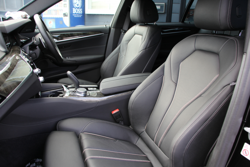 BMW 5シリーズ 523d Mｽﾎﾟｰﾂ ﾊｲﾗｲﾝ 変更後ﾓﾃﾞﾙ 1ｵｰﾅ 新液晶ﾒｰﾀｰ 全席ﾋｰﾀｰ黒革 HUD LEDﾍｯﾄﾞﾗｲﾄ 追従ACC ｽﾃｱﾘﾝｸﾞｻﾎﾟｰﾄ ｵｰﾄﾊｲﾋﾞｰﾑ ﾀｯﾁ画面HDDﾅﾋﾞﾌﾙｾｸﾞTV 360度ｶﾒﾗ 電動ﾄﾗﾝｸ 専用ｴｱﾛ 19AW ﾊﾟﾄﾞﾙｼﾌﾄ ｱﾝﾋﾞｴﾝﾄﾗｲﾄ 2年保証