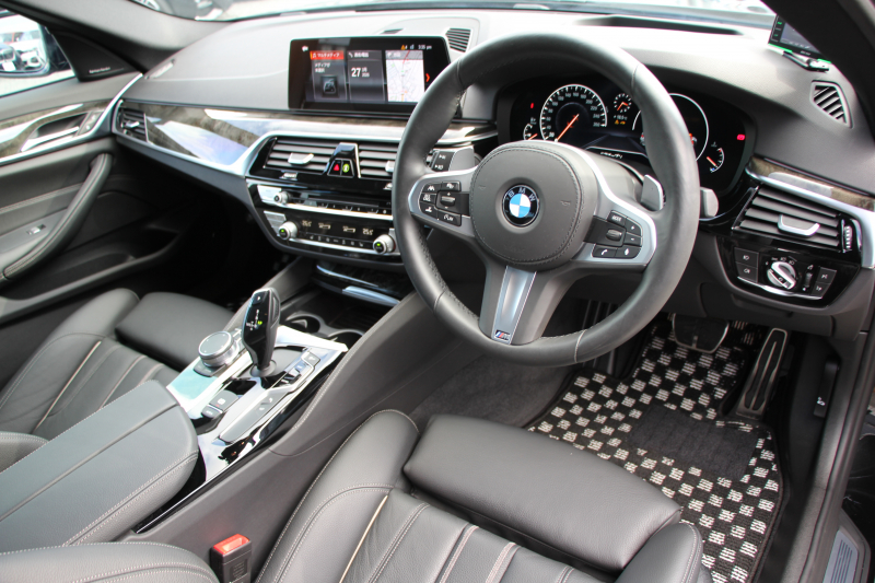 BMW 5シリーズ 523d Mｽﾎﾟｰﾂ ﾊｲﾗｲﾝ 変更後ﾓﾃﾞﾙ 1ｵｰﾅ 新液晶ﾒｰﾀｰ 全席ﾋｰﾀｰ黒革 HUD LEDﾍｯﾄﾞﾗｲﾄ 追従ACC ｽﾃｱﾘﾝｸﾞｻﾎﾟｰﾄ ｵｰﾄﾊｲﾋﾞｰﾑ ﾀｯﾁ画面HDDﾅﾋﾞﾌﾙｾｸﾞTV 360度ｶﾒﾗ 電動ﾄﾗﾝｸ 専用ｴｱﾛ 19AW ﾊﾟﾄﾞﾙｼﾌﾄ ｱﾝﾋﾞｴﾝﾄﾗｲﾄ 2年保証