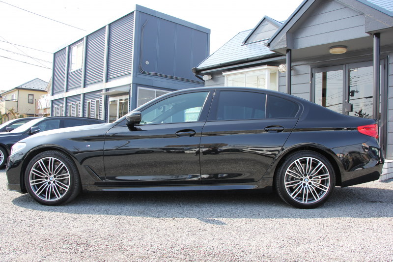 BMW 5シリーズ 523d Mｽﾎﾟｰﾂ ﾊｲﾗｲﾝ 変更後ﾓﾃﾞﾙ 1ｵｰﾅ 新液晶ﾒｰﾀｰ 全席ﾋｰﾀｰ黒革 HUD LEDﾍｯﾄﾞﾗｲﾄ 追従ACC ｽﾃｱﾘﾝｸﾞｻﾎﾟｰﾄ ｵｰﾄﾊｲﾋﾞｰﾑ ﾀｯﾁ画面HDDﾅﾋﾞﾌﾙｾｸﾞTV 360度ｶﾒﾗ 電動ﾄﾗﾝｸ 専用ｴｱﾛ 19AW ﾊﾟﾄﾞﾙｼﾌﾄ ｱﾝﾋﾞｴﾝﾄﾗｲﾄ 2年保証