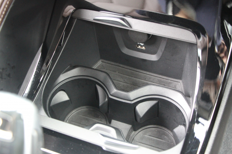 BMW X1 Xdrive18d Xﾗｲﾝ ﾊｲﾗｲﾝ ｺﾝﾌｫｰﾄP 後期 ﾌｪｲｽﾘﾌﾄ後 真珠色 ﾋｰﾀｰ茶革 追従ACC LEDﾍｯﾄﾞﾗｲﾄ&ﾃｰﾙ 電動ﾄﾗﾝｸ ｻﾃﾝｳｲﾝﾄﾞｳﾓｰﾙ ﾀｯﾁ画面HDDﾅﾋﾞﾜｲﾔﾚｽ充電 衝突軽減ﾌﾞﾚｰｷ 車線逸脱警告 歩行者警告 2年保証