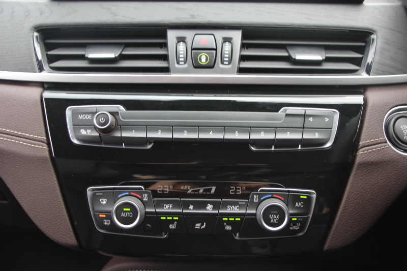 BMW X1 Xdrive18d Xﾗｲﾝ ﾊｲﾗｲﾝ ｺﾝﾌｫｰﾄP 後期 ﾌｪｲｽﾘﾌﾄ後 真珠色 ﾋｰﾀｰ茶革 追従ACC LEDﾍｯﾄﾞﾗｲﾄ&ﾃｰﾙ 電動ﾄﾗﾝｸ ｻﾃﾝｳｲﾝﾄﾞｳﾓｰﾙ ﾀｯﾁ画面HDDﾅﾋﾞﾜｲﾔﾚｽ充電 衝突軽減ﾌﾞﾚｰｷ 車線逸脱警告 歩行者警告 2年保証