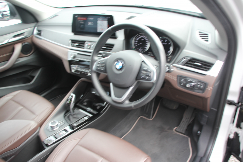 BMW X1 Xdrive18d Xﾗｲﾝ ﾊｲﾗｲﾝ ｺﾝﾌｫｰﾄP 後期 ﾌｪｲｽﾘﾌﾄ後 真珠色 ﾋｰﾀｰ茶革 追従ACC LEDﾍｯﾄﾞﾗｲﾄ&ﾃｰﾙ 電動ﾄﾗﾝｸ ｻﾃﾝｳｲﾝﾄﾞｳﾓｰﾙ ﾀｯﾁ画面HDDﾅﾋﾞﾜｲﾔﾚｽ充電 衝突軽減ﾌﾞﾚｰｷ 車線逸脱警告 歩行者警告 2年保証