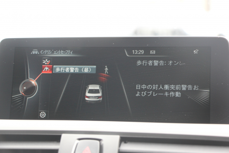 BMW 2シリーズ M235i ｸｰﾍﾟ直6ﾀｰﾎﾞ326馬力 ｱﾀﾞﾌﾟﾃｨﾌﾞMｻｽ 専用ﾌﾞﾚｰｷ ﾊｰﾏﾝｶｰﾄﾞﾝ Bｶﾒﾗ&ﾘｱ障害物ｿﾅｰ 衝突軽減ﾌﾞﾚｰｷ 車線逸脱警告 歩行者警告 ﾌﾞﾚｰｷ付ｸﾙｺﾝ 左右独立ｵｰﾄｴｱｺﾝ HDDﾅﾋﾞBluetooth接続 18AW ﾊﾟﾄﾞﾙｼﾌﾄ 2年保証