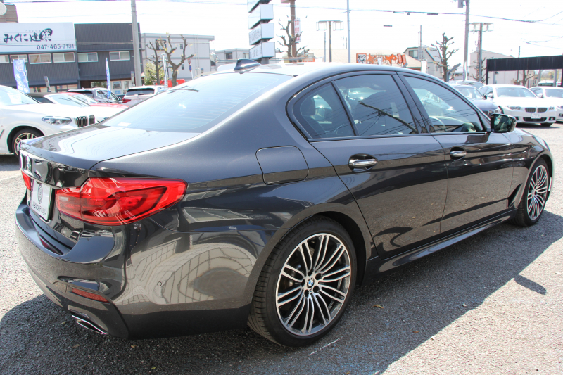BMW 5シリーズ 530i Mｽﾎﾟｰﾂ ｺﾝﾌｫｰﾄP ｲﾉﾍﾞｰｼｮﾝP 252馬力 ﾏｯｻｰｼﾞﾍﾞﾝﾁﾚｰｼｮﾝ 全席ﾋｰﾀｰ黒革 ｺﾝﾌｫｰﾄｼｰﾄ ﾃﾞｨｽﾌﾟﾚｲｷｰ ﾘﾓｰﾄP ｼﾞｪｽﾁｬｰC HUD 追従ACC 液晶ﾒｰﾀｰ ﾀｯﾁ画面HDDﾅﾋﾞTV 360度ｶﾒﾗ 電動ﾄﾗﾝｸ LEDﾍｯﾄﾞﾗｲﾄ ｵｰﾄﾊｲﾋﾞｰﾑ 2年保証