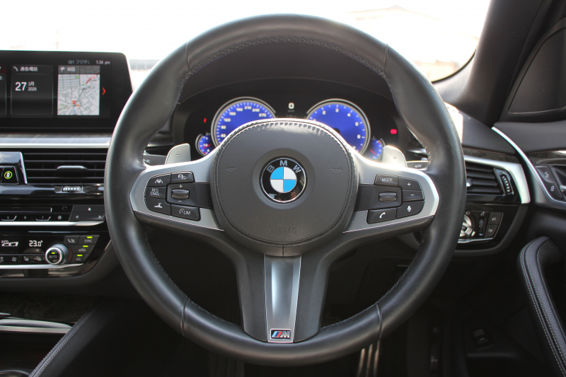 BMW 5シリーズ 530i Mｽﾎﾟｰﾂ ｺﾝﾌｫｰﾄP ｲﾉﾍﾞｰｼｮﾝP 252馬力 ﾏｯｻｰｼﾞﾍﾞﾝﾁﾚｰｼｮﾝ 全席ﾋｰﾀｰ黒革 ｺﾝﾌｫｰﾄｼｰﾄ ﾃﾞｨｽﾌﾟﾚｲｷｰ ﾘﾓｰﾄP ｼﾞｪｽﾁｬｰC HUD 追従ACC 液晶ﾒｰﾀｰ ﾀｯﾁ画面HDDﾅﾋﾞTV 360度ｶﾒﾗ 電動ﾄﾗﾝｸ LEDﾍｯﾄﾞﾗｲﾄ ｵｰﾄﾊｲﾋﾞｰﾑ 2年保証