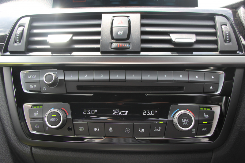 BMW 4シリーズ 420i ｸﾞﾗﾝｸｰﾍﾟｾﾚﾌﾞﾚｰｼｮﾝｴﾃﾞｨｼｮﾝｲﾝｽﾀｲﾙ 変更後ｴﾝｼﾞﾝ 200台限定車 LEDﾍｯﾄﾞﾗｲﾄ LEDﾌｫｸﾞ19AW ﾋｰﾀｰ黒革 ｻﾃﾝｱﾙﾐﾓｰﾙ HUD 追従ACC ﾚｰﾝﾁｪﾝｼﾞ警告 HDDﾅﾋﾞBluetooth接続 衝突軽減ﾌﾞﾚｰｷ 車線逸脱警告 歩行者警告 2年保証