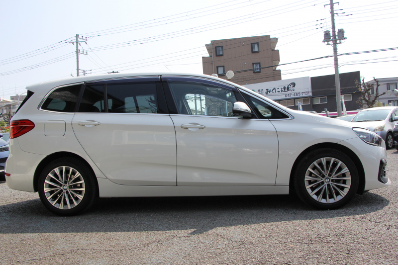 BMW 2シリーズ 218d Xdrive ｸﾞﾗﾝﾂｱﾗｰ ﾗｸﾞｼﾞｭｱﾘｰ 後期 4WD 真珠色 ﾌｪｲｽﾘﾌﾄ後 3列7人乗 ADｱｸﾃｨﾌﾞｾｰﾌﾃｨ&ｺﾝﾌｫｰﾄP 追従ACC HUD ﾋｰﾀｰ黒革 ﾌﾙｾｸﾞTV ﾌﾛﾝﾄ&ｻｲﾄﾞｶﾒﾗ 電動ﾄﾗﾝｸ LEDﾍｯﾄﾞﾗｲﾄ ﾀｯﾁ画面HDDﾅﾋﾞPｱｼｽﾄ 衝突軽減ﾌﾞﾚｰｷ 車線逸脱&歩行者警告 2年保証