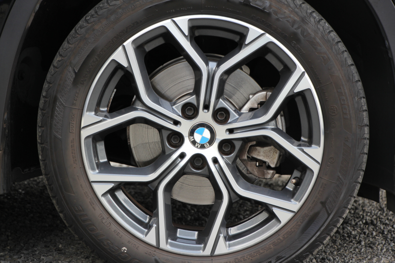 BMW X1 Xdrive18d Xﾗｲﾝ ﾊｲﾗｲﾝ ｱﾄﾞﾊﾞﾝｽﾄﾞP ｺﾝﾌｫｰﾄP 後期 ﾌｪｲｽﾘﾌﾄ後 ｵｲｽﾀｰﾚｻﾞｰ ｼｰﾄﾋｰﾀｰ 追従ACC HUD LEDﾍｯﾄﾞﾗｲﾄ&ﾃｰﾙ 電動ﾄﾗﾝｸ ｻﾃﾝｳｲﾝﾄﾞｳﾓｰﾙ ﾀｯﾁ画面HDDﾅﾋﾞﾜｲﾔﾚｽ充電 衝突軽減ﾌﾞﾚｰｷ 車線逸脱警告 歩行者警告 2年保証