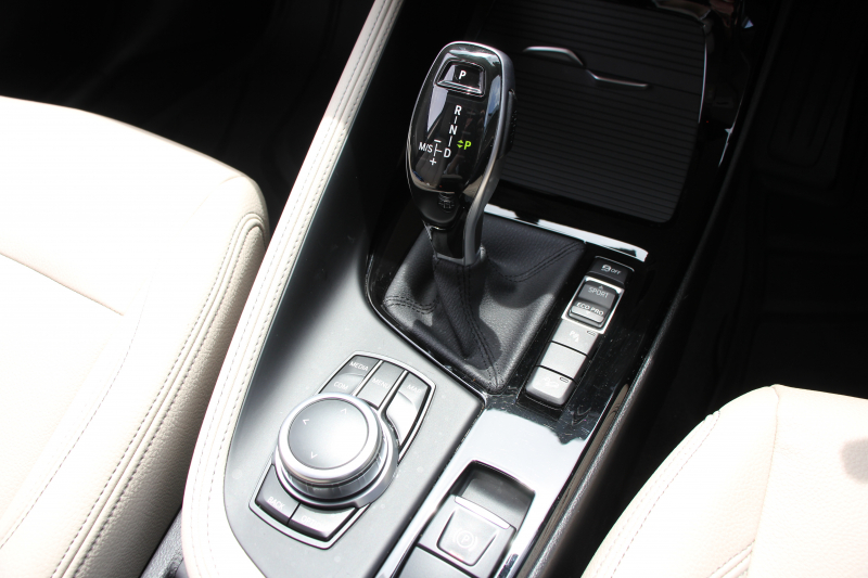 BMW X1 Xdrive18d Xﾗｲﾝ ﾊｲﾗｲﾝ ｱﾄﾞﾊﾞﾝｽﾄﾞP ｺﾝﾌｫｰﾄP 後期 ﾌｪｲｽﾘﾌﾄ後 ｵｲｽﾀｰﾚｻﾞｰ ｼｰﾄﾋｰﾀｰ 追従ACC HUD LEDﾍｯﾄﾞﾗｲﾄ&ﾃｰﾙ 電動ﾄﾗﾝｸ ｻﾃﾝｳｲﾝﾄﾞｳﾓｰﾙ ﾀｯﾁ画面HDDﾅﾋﾞﾜｲﾔﾚｽ充電 衝突軽減ﾌﾞﾚｰｷ 車線逸脱警告 歩行者警告 2年保証