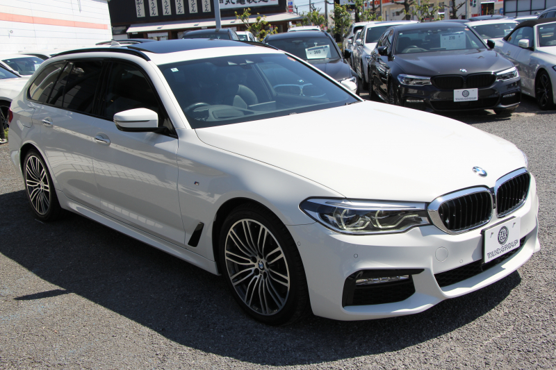 BMW 5シリーズ 530i ﾂｰﾘﾝｸﾞMｽﾎﾟｰﾂ 252馬力 ﾊﾟﾉﾗﾏｻﾝﾙｰﾌ ﾊｰﾏﾝｶｰﾄﾞﾝ 4ｿﾞｰﾝｴｱｺﾝ 全席ﾋｰﾀｰ黒革 HUD 追従ACC ｽﾃｱﾘﾝｸﾞｻﾎﾟｰﾄ 液晶ﾒｰﾀｰ ﾀｯﾁ画面HDDﾅﾋﾞTV 360度ｶﾒﾗ LEDﾍｯﾄﾞﾗｲﾄ ｵｰﾄﾊｲﾋﾞｰﾑ Mspﾌﾞﾚｰｷ 電動Rｹﾞｰﾄ 2年保証