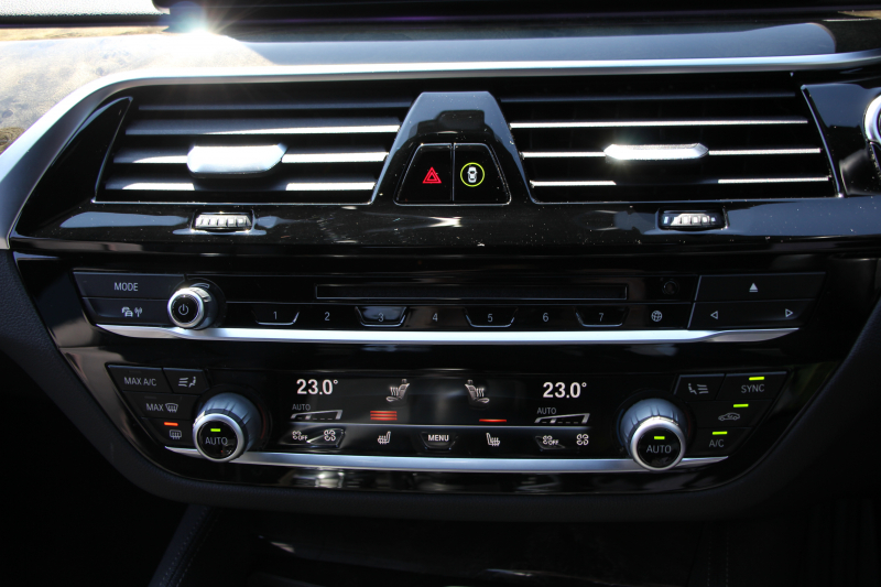 BMW 5シリーズ 530i ﾂｰﾘﾝｸﾞMｽﾎﾟｰﾂ 252馬力 ﾊﾟﾉﾗﾏｻﾝﾙｰﾌ ﾊｰﾏﾝｶｰﾄﾞﾝ 4ｿﾞｰﾝｴｱｺﾝ 全席ﾋｰﾀｰ黒革 HUD 追従ACC ｽﾃｱﾘﾝｸﾞｻﾎﾟｰﾄ 液晶ﾒｰﾀｰ ﾀｯﾁ画面HDDﾅﾋﾞTV 360度ｶﾒﾗ LEDﾍｯﾄﾞﾗｲﾄ ｵｰﾄﾊｲﾋﾞｰﾑ Mspﾌﾞﾚｰｷ 電動Rｹﾞｰﾄ 2年保証