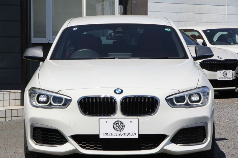 BMW 1シリーズ M140i 後期 340馬力 直6ﾀｰﾎﾞB58新ｴﾝｼﾞﾝ ﾋｰﾀｰ赤革 LEDﾍｯﾄﾞﾗｲﾄ ｱﾀﾞﾌﾟﾃｨﾌﾞMｻｽ 専用ﾌﾞﾚｰｷ 18AW HDDﾅﾋﾞ衝突軽減ﾌﾞﾚｰｷ 車線逸脱警告 歩行者警告 ﾌﾞﾚｰｷ付ｸﾙｺﾝ 専用ｴｱﾛ 後輪駆動 2年保証