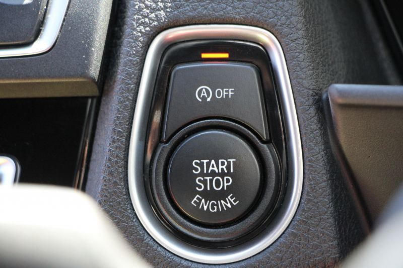 BMW 1シリーズ M140i 後期 340馬力 直6ﾀｰﾎﾞB58新ｴﾝｼﾞﾝ ﾋｰﾀｰ赤革 LEDﾍｯﾄﾞﾗｲﾄ ｱﾀﾞﾌﾟﾃｨﾌﾞMｻｽ 専用ﾌﾞﾚｰｷ 18AW HDDﾅﾋﾞ衝突軽減ﾌﾞﾚｰｷ 車線逸脱警告 歩行者警告 ﾌﾞﾚｰｷ付ｸﾙｺﾝ 専用ｴｱﾛ 後輪駆動 2年保証