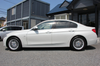 BMW 3シリーズ 320d ﾗｸﾞｼﾞｭｱﾘｰ 後期 【特選車･8月21日迄期間限定掲載】真珠色 新ｴﾝｼﾞﾝ 8C20型 ﾋｰﾀｰ黒革 LEDﾍｯﾄﾞﾗｲﾄ&ﾃｰﾙ 追従ACC ﾚｰﾝﾁｪﾝｼﾞ警告 衝突軽減ﾌﾞﾚｰｷ ﾀｯﾁﾊﾟｯﾄﾞ対応HDDﾅﾋﾞBluetooth接続 Bｶﾒﾗ ｽﾏｰﾄｷｰ ｸﾛｰﾑﾗｲﾝｴｸｽﾃﾘｱ 2年保証