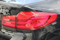 BMW 5シリーズ 530i Mｽﾎﾟｰﾂ ｺﾝﾌｫｰﾄP 型式変更後｢JR20｣ 252馬力 全席ﾋｰﾀｰ黒革 ｺﾝﾌｫｰﾄｼｰﾄ&ﾍﾞﾝﾁﾚｰｼｮﾝ ｿﾌﾄｸﾛｰｽﾞﾄﾞｱ HUD 追従ACC ｽﾃｱﾘﾝｸﾞｻﾎﾟｰﾄ 変更後全面液晶ﾒｰﾀｰ ﾀｯﾁ画面HDDﾅﾋﾞTV 360度ｶﾒﾗ 2年保証