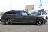 BMW 3シリーズ 320d Xdrive ﾂｰﾘﾝｸﾞMｽﾎﾟｰﾂ individualｶﾗｰ&ﾒﾘﾉﾚｻﾞｰ ｲﾉﾍﾞｰｼｮﾝ&ｻｳﾝﾄﾞP ﾚｰｻﾞｰﾗｲﾄ ｼﾞｪｽﾁｬｰｺﾝﾄﾛｰﾙ HUD ﾊｰﾏﾝｶｰﾄﾞﾝｻｳﾝﾄﾞﾌﾙｾｸﾞTV ｱｺｰｽﾃｨｯｸｶﾞﾗｽ 追従ACC ｽﾃｱﾘﾝｸﾞｻﾎﾟｰﾄ ｵﾌﾟｼｮﾝ19AW 360度ｶﾒﾗ 電動ﾄﾗﾝｸ 2年保証