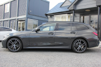 BMW 3シリーズ 320d Xdrive ﾂｰﾘﾝｸﾞMｽﾎﾟｰﾂ individualｶﾗｰ&ﾒﾘﾉﾚｻﾞｰ ｲﾉﾍﾞｰｼｮﾝ&ｻｳﾝﾄﾞP ﾚｰｻﾞｰﾗｲﾄ ｼﾞｪｽﾁｬｰｺﾝﾄﾛｰﾙ HUD ﾊｰﾏﾝｶｰﾄﾞﾝｻｳﾝﾄﾞﾌﾙｾｸﾞTV ｱｺｰｽﾃｨｯｸｶﾞﾗｽ 追従ACC ｽﾃｱﾘﾝｸﾞｻﾎﾟｰﾄ ｵﾌﾟｼｮﾝ19AW 360度ｶﾒﾗ 電動ﾄﾗﾝｸ 2年保証