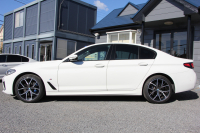 BMW 5シリーズ 530i Mｽﾎﾟｰﾂ 後期LCI 高出力 252馬力 全席ﾋｰﾀｰ付黒革 Mｽﾎﾟｰﾂﾌﾞﾚｰｷ 可変ｻｽ ｱﾀﾞﾌﾟﾃｨﾌﾞLEDﾍｯﾄﾞﾗｲﾄ BMWﾗｲﾌﾞｺｯｸﾋﾟｯﾄﾞAppleCarPlay対応HDDﾅﾋﾞTV Pｱｼｽﾄﾌﾟﾗｽ 360度ｶﾒﾗ ｽﾃｱﾘﾝｸﾞｻﾎﾟｰﾄ 追ACC 電動ﾄﾗﾝｸ 2年保証